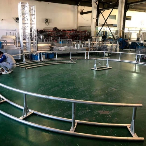 車間內異形桁架搭建